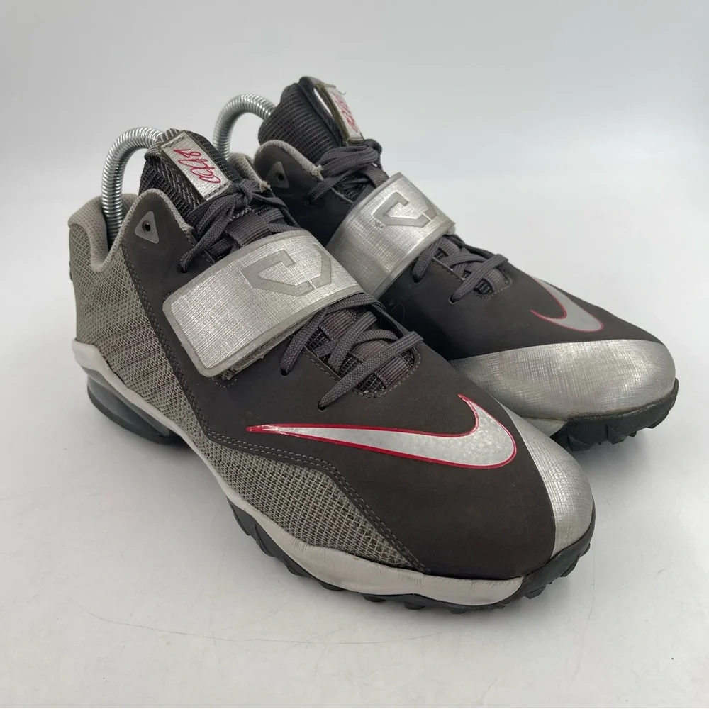 🥾 Nike Kids CJ Trainer 2 GS Metallic Grey Red Shoes Sneakers - Size 7 Youth